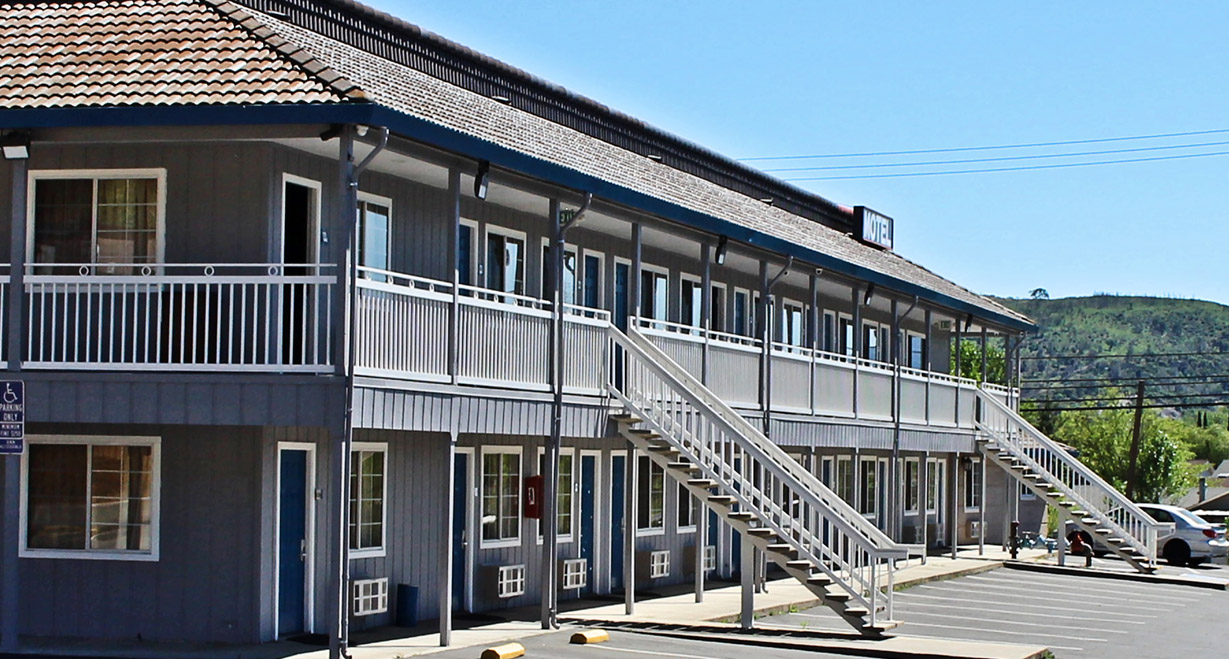 ATTENTIVE SERVICE AND TOP ON-SITE AMENITIES TO ENHANCE YOUR CLEARLAKE OAKS GETAWAY