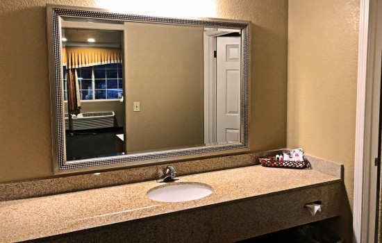 Lake Point Lodge - All Mini-Suite- Vanity 2