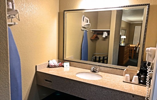 Lake Point Lodge - All Standard Rooms- Vanity Area