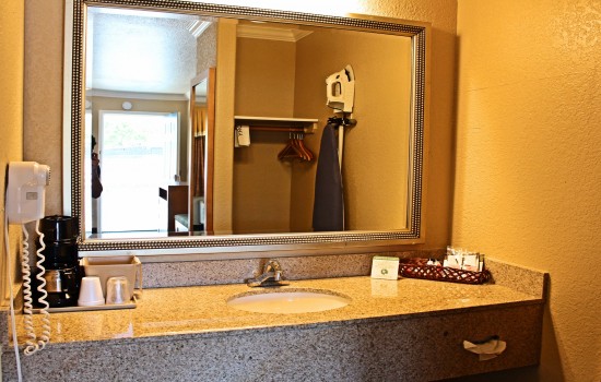 Lake Point Lodge - All Standard Rooms - Vanity