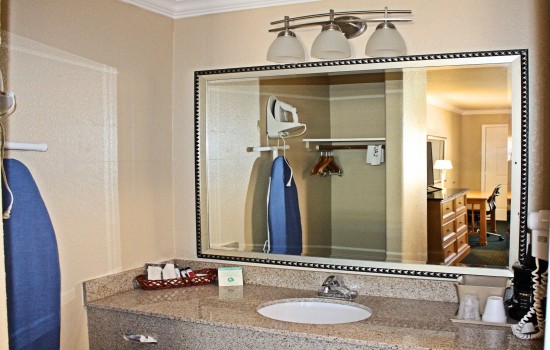 Lake Point Lodge - All Standard Rooms - Vanity 3