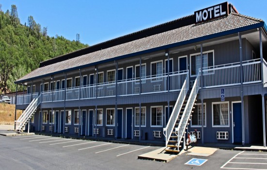 Lake Point Lodge - Exterior - Facing Restaurant