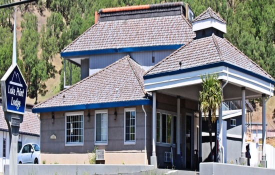 Lake Point Lodge - Exterior - Office + Sign Roadside