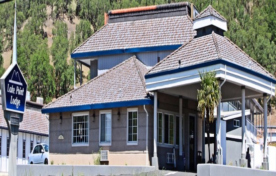 Lake Point Lodge - Exterior - Office + Sign Roadside 2