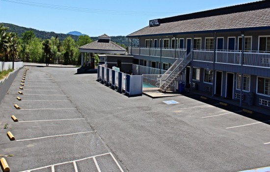 Lake Point Lodge - Exterior - Parking Lot Pool side